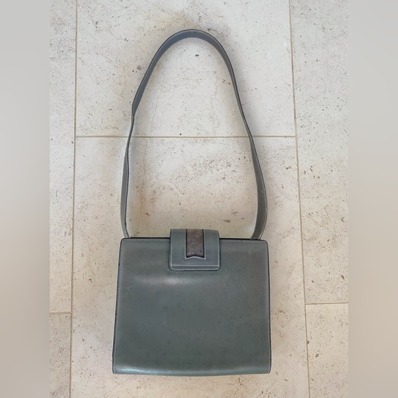 Vintage 1970s Gray Gucci Shoulder Bag with G Clasp and Suede Details - Picture 4 of 16